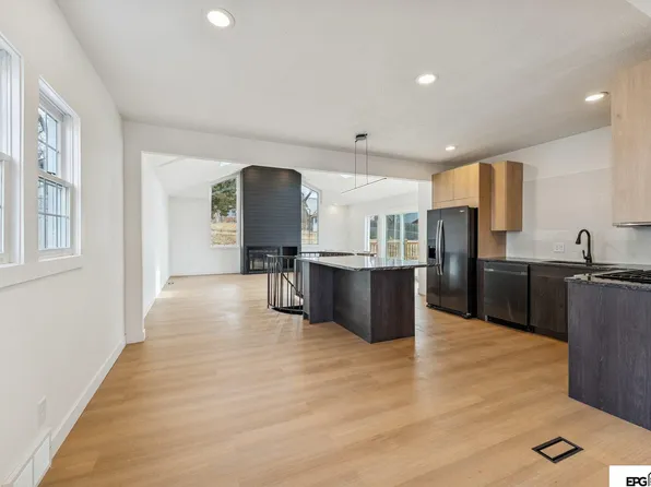 2109 S 61st Ave, Omaha, NE 68106