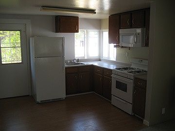 2nd image of 223 E Figueroa St