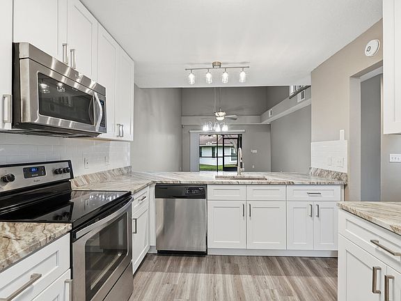 2nd image of 7528 Fenwick Cove Ln