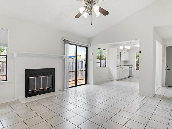 4th image of 1124 Greenbriar Loop