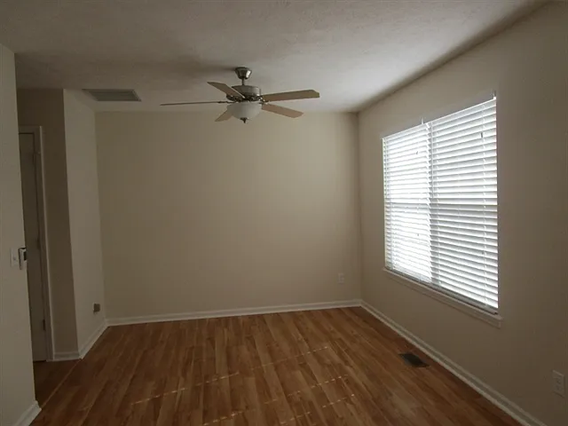 5964 Keensburg Dr — Photo 5