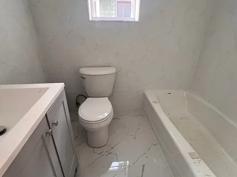 610 E 3rd St #2 — Photo 12