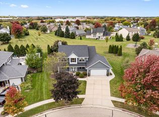 W210N16521 Woodshire Ct, Jackson, WI 53037