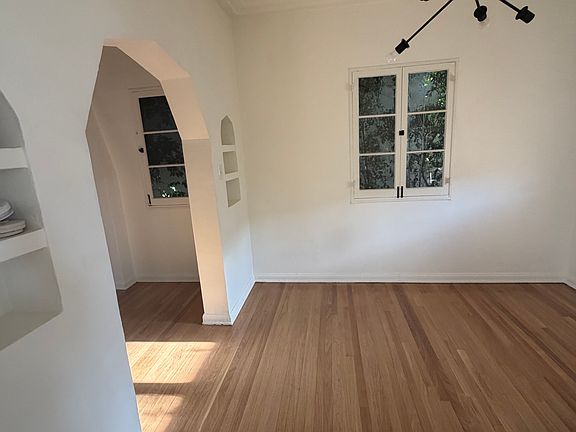 5th image of 1043 S Orange Grove Ave