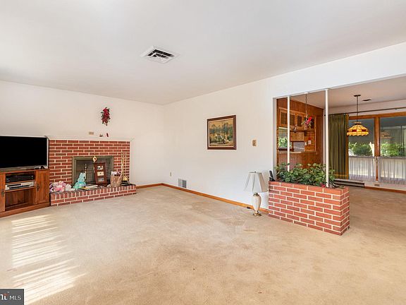 5th image of 1000 Redwood Dr