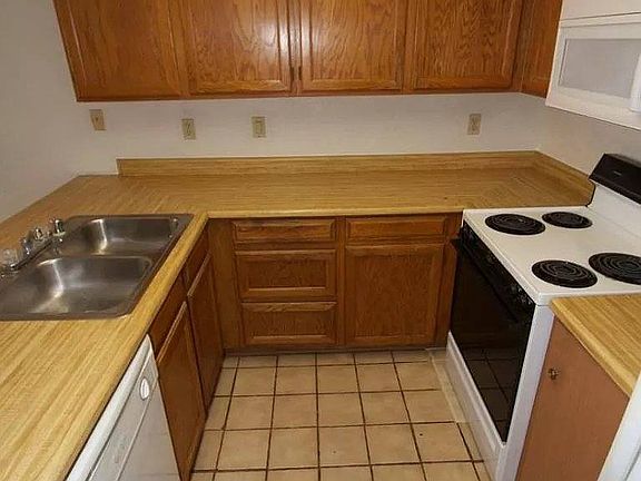 5th image of 819 N College Ave