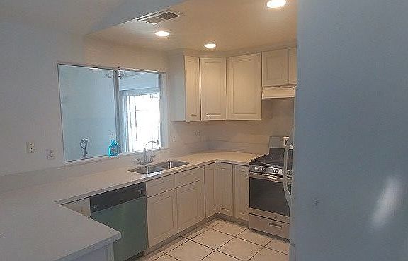 2nd image of 5986 Newcastle St