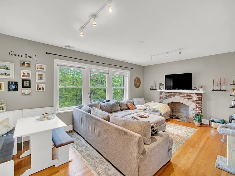 650 W Wellington Ave — Photo 26