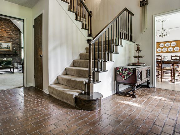 3rd image of 1207 Green Leaf Ln