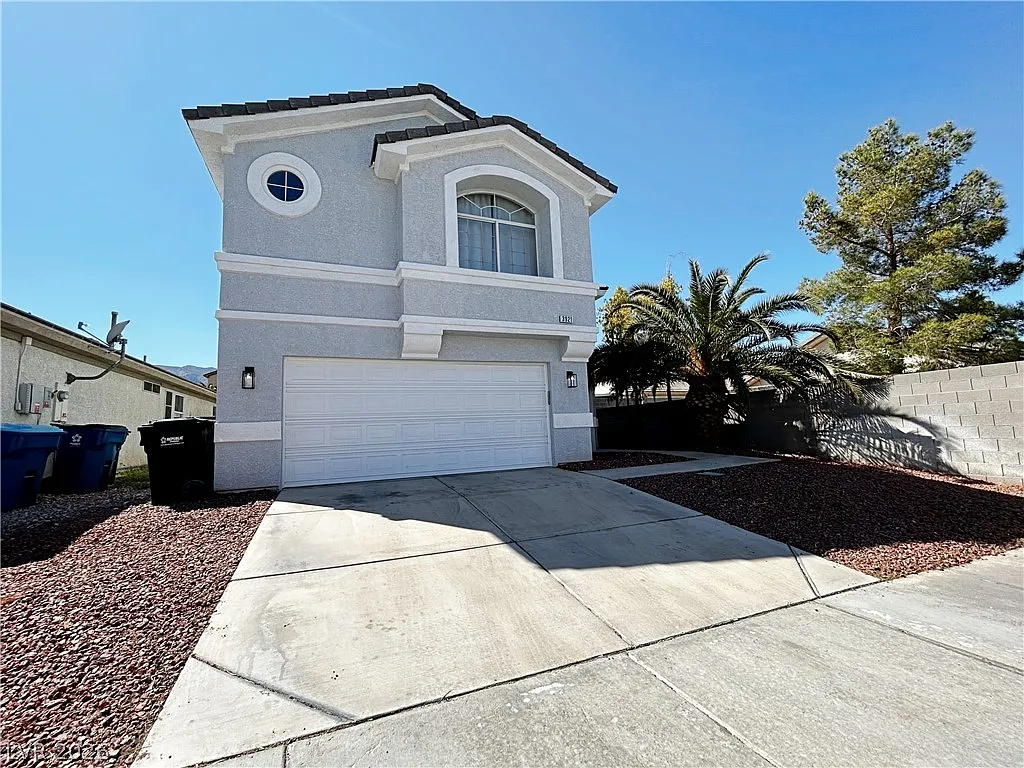 5 bed, 2.5 bath, 2090 sqft, $2,640 — Photo 2