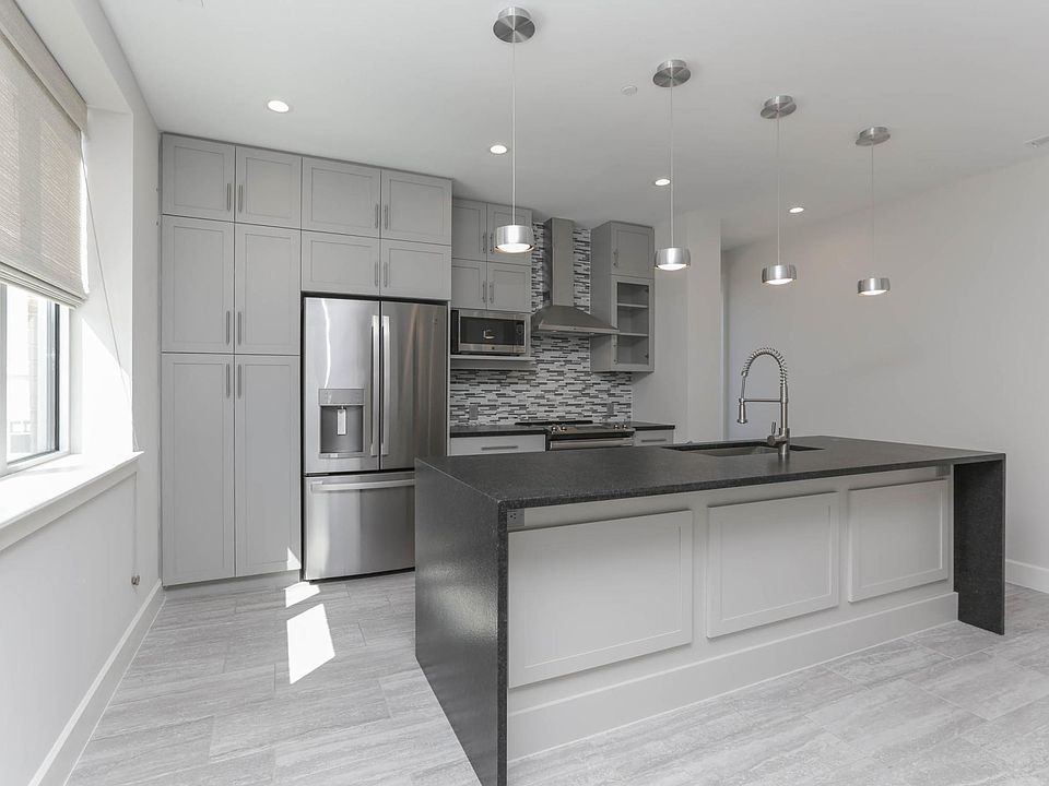 Kitchen (layout may vary)