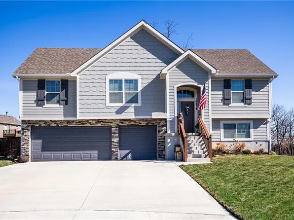 19934 W 221st St, Spring Hill, KS 66083