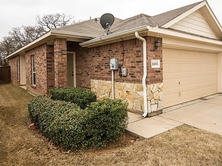 1407 Piedmont Dr — Photo 4