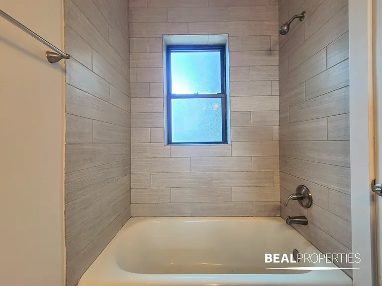 2327 N Rockwell St #A2 — Photo 14