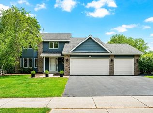 550 Hawthorne Woods Dr, Eagan, MN 55123