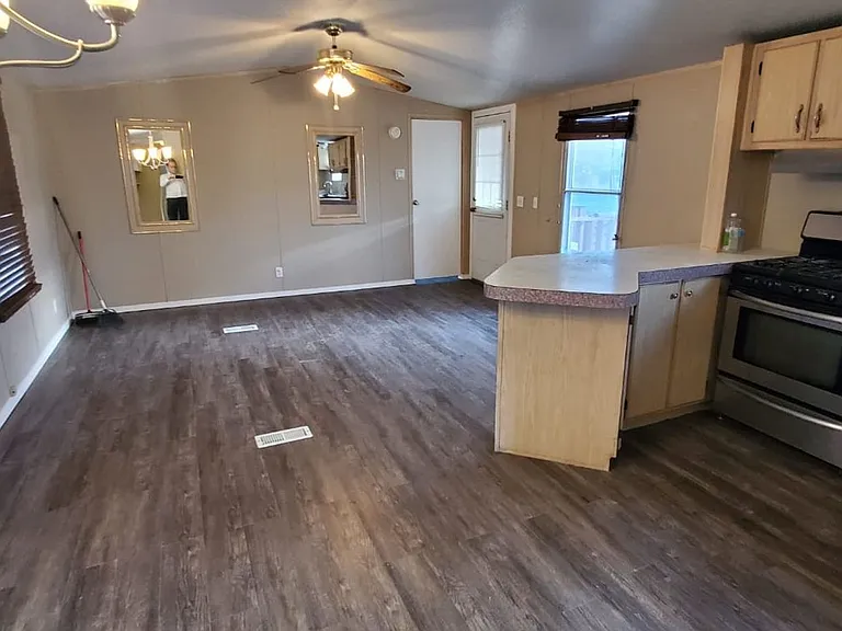 214 Colorado Dr — Photo 8