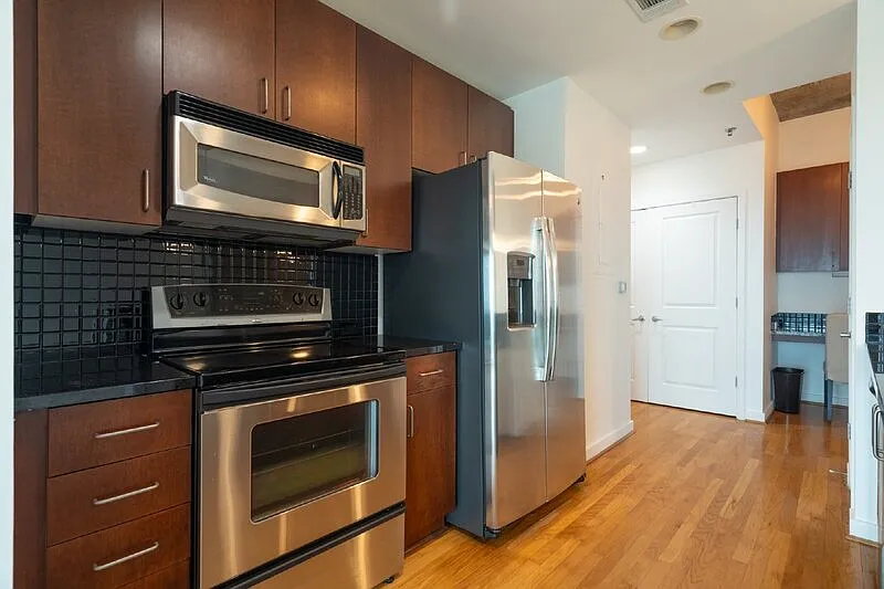 1 bed, 1.0 bath, 779 sqft, $2,200 — Photo 3