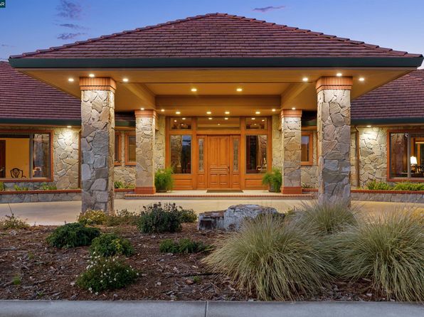 5885 Bruce Dr, Pleasanton, CA 94588
