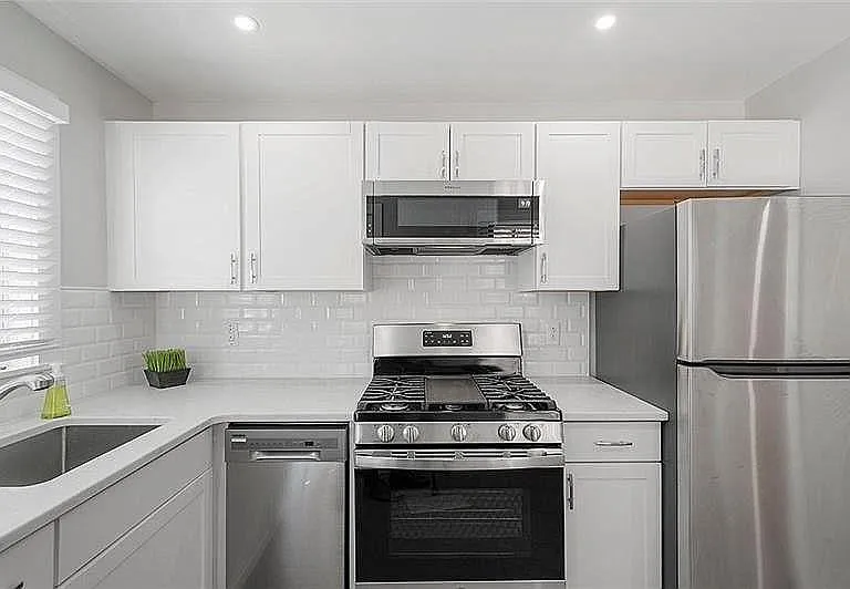 6410 Phillips Ave — Photo 12