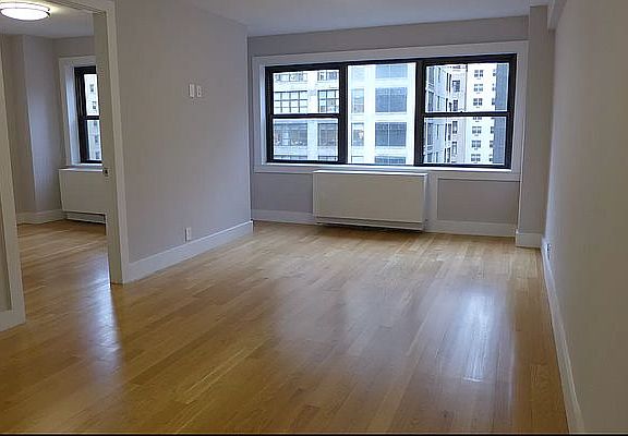 4th image of 305 E 47th St #14A