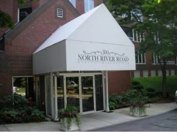 300 River Rd APT 406, Manchester, NH 03104