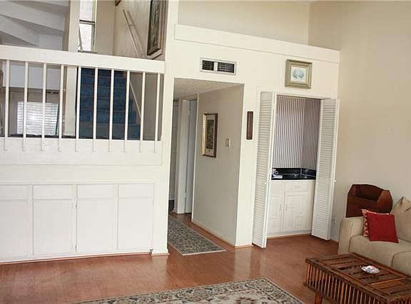 4th image of 2928 Woodcroft Cir