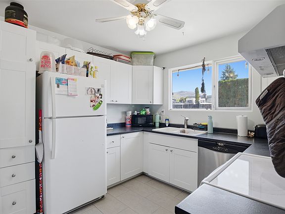 3rd image of 1938 Parkcrest Ave