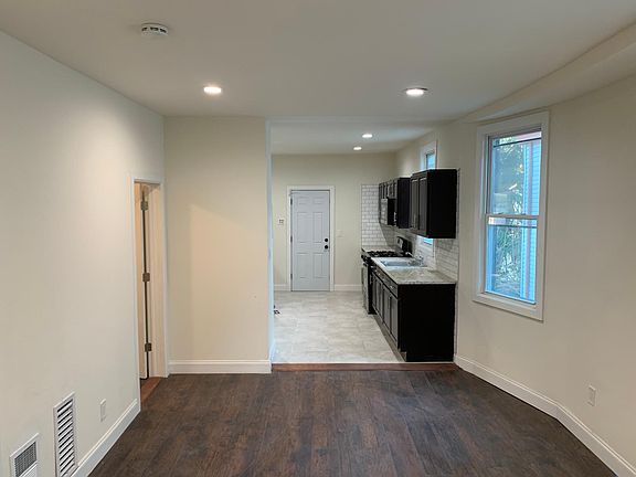4th image of 48 N 17th St #2
