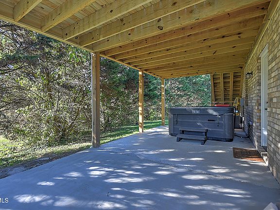 5th image of 249 Oak View Cir