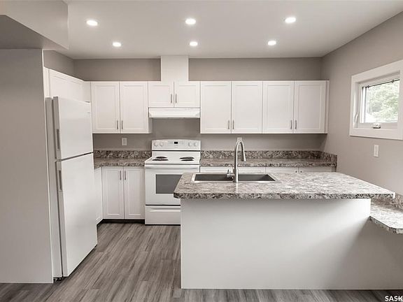 2nd image of 59 Lillooet STREET E