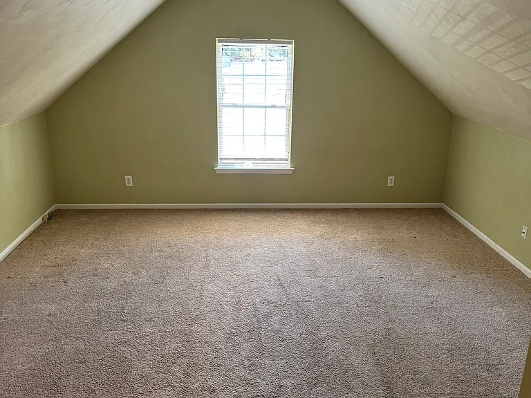 102 Elm Tree Ct — Photo 18