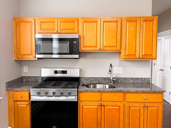 4th image of 901 Bernon St APT 242