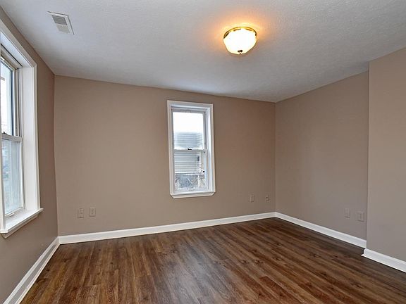 4th image of 608 Oak Ave