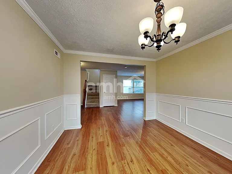 311 Hartford Ct — Photo 7