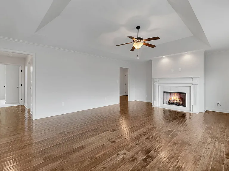 402 Lucy Cir — Photo 13