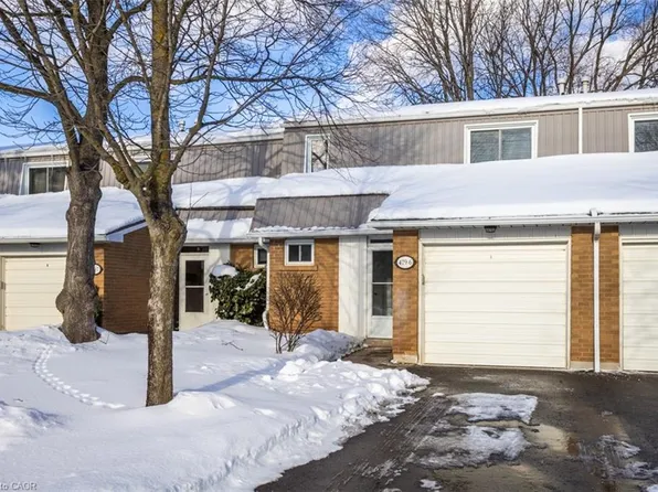 479 Woodview Rd #6, Burlington, ON L7N 2Z9