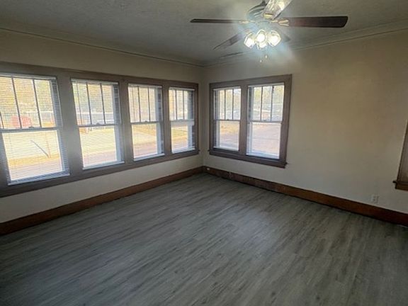 4th image of 1208 NE Jefferson Ave #1