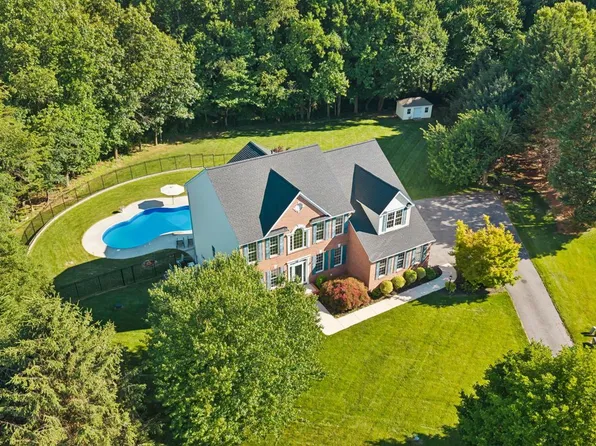 4823 Tilly Dr, Sykesville, MD 21784