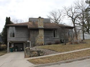 307 Oak St, Mount Horeb, WI 53572