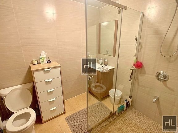 5th image of 216 Hoyt St #2R