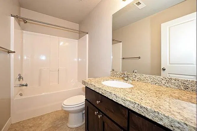 1 bed, 1.5 bath, 150 sqft, $650 — Photo 4