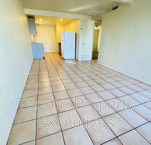 3131 N Treat Ave E — Photo 6