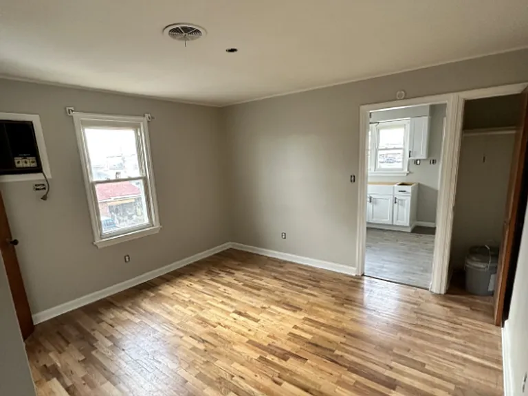 1701 E Greenleaf St — Photo 8