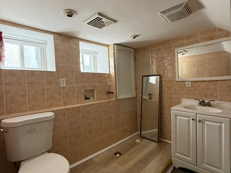 32 Lewis Ave #BASEMENT — Photo 4
