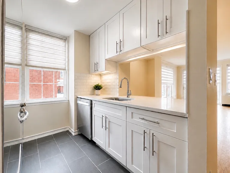 45 Oceana Dr E #6D — Photo 3