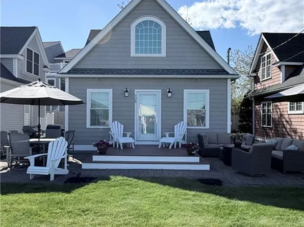 64 Burnside Ave, Narragansett, RI 02882