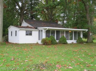 928 Lakeshore Dr, Columbiaville, MI 48421