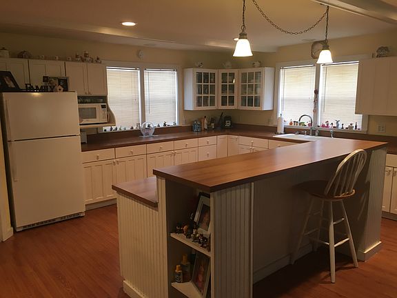 2nd image of 33586 Bertrand St