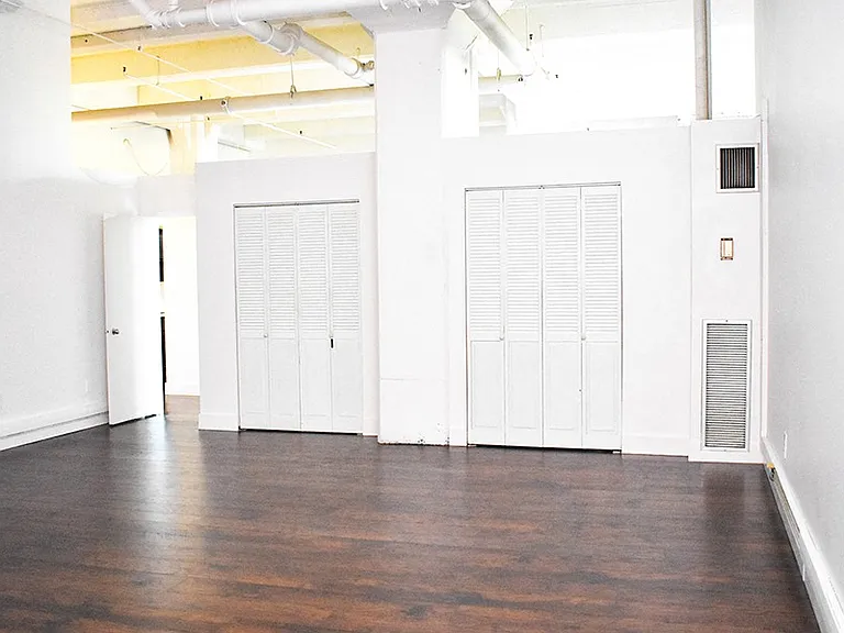 5850 Centre Ave — Photo 11