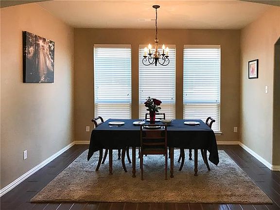 4th image of 501 Catherine Ln